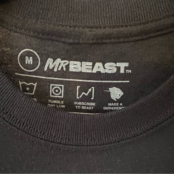 Mr. Beast signed t-shirt - Picture 3 of 5